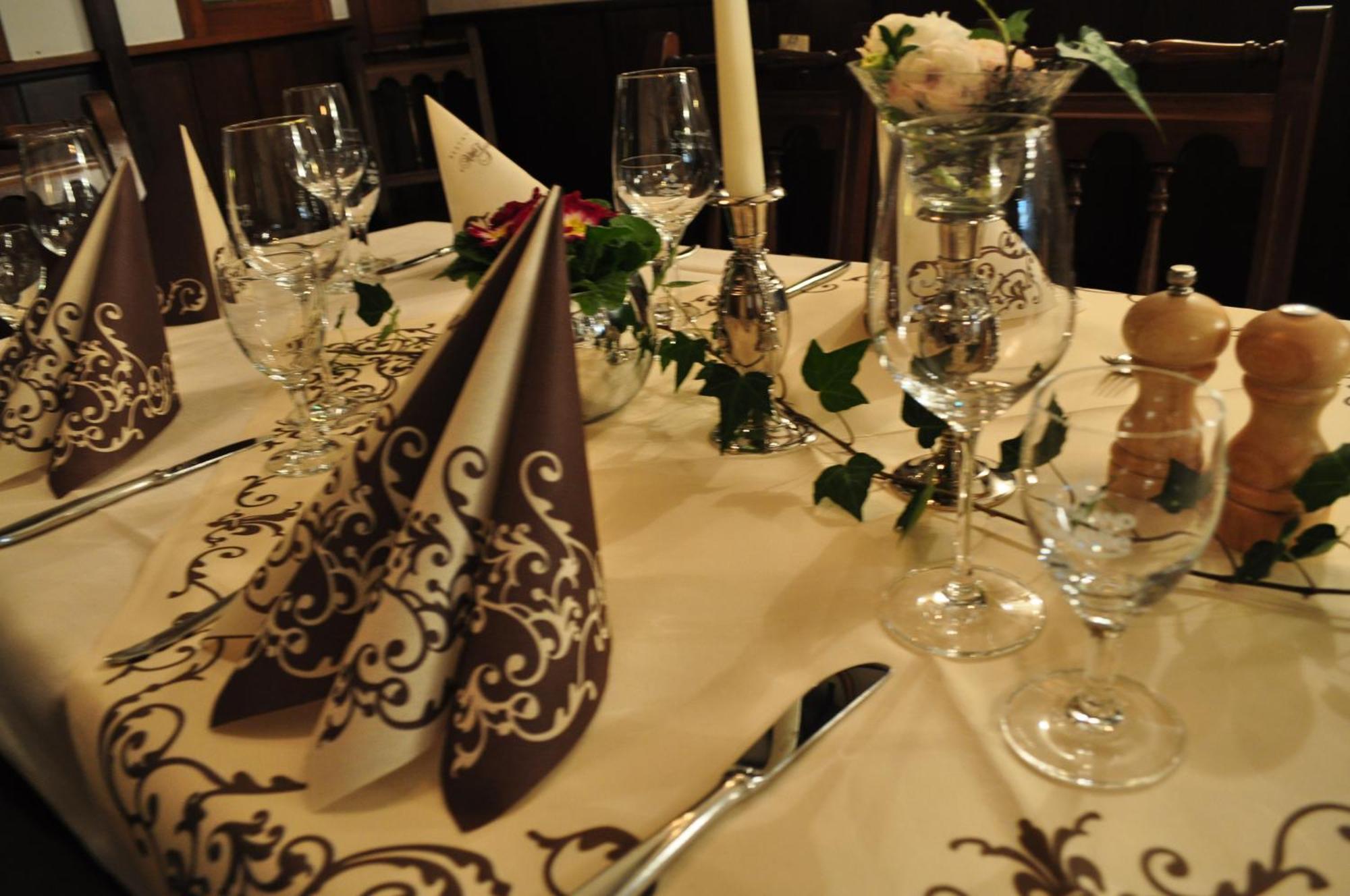 Altes Gasthaus Kuhr - Hotel & Restaurant بابينبورغ المظهر الخارجي الصورة